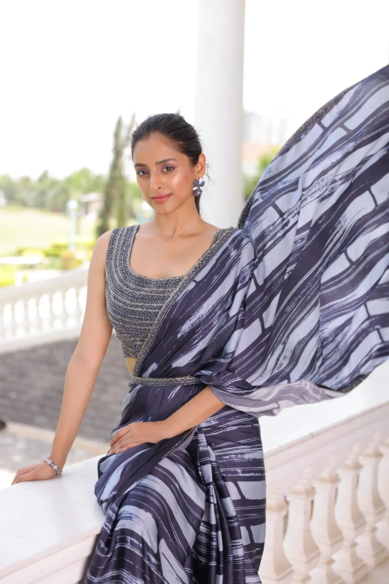 Black Dark blue Crop top and Skirt